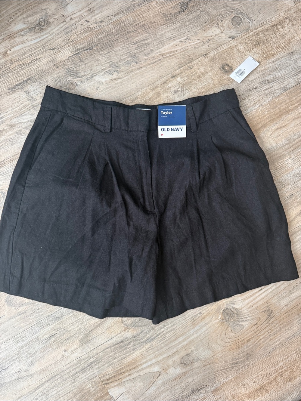 Old Navy Black Women’s Pleated Tailored Shorts